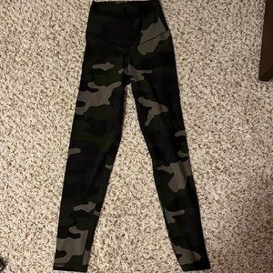 Aerie offline camo real me 7/8 high rise leggings size small